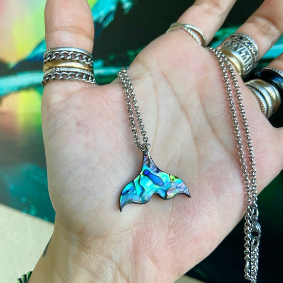 Mermaid abalone jewelry set . Mermaid tail abalone shell earrings + necklace set - Picture 9 of 15